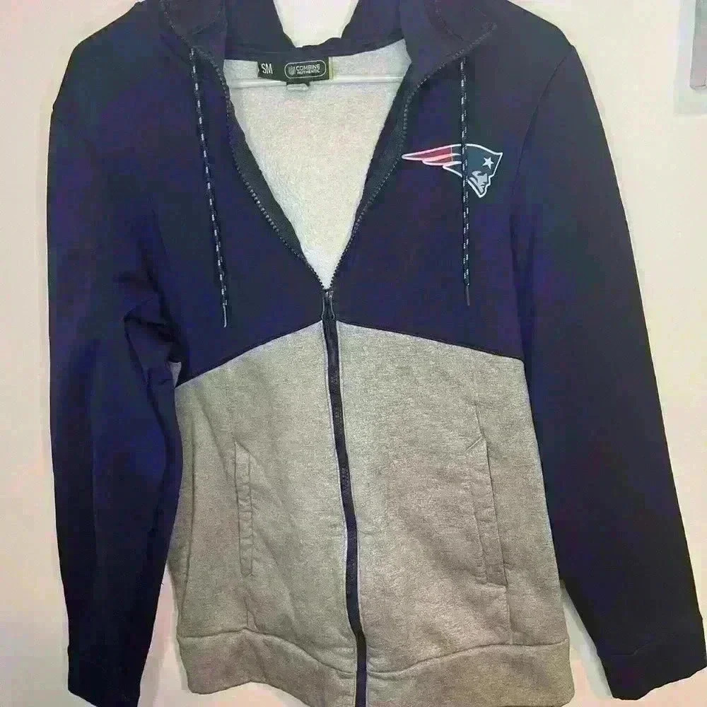 College combine PATRIOTS UNDER ARMOUR sweatshirt small